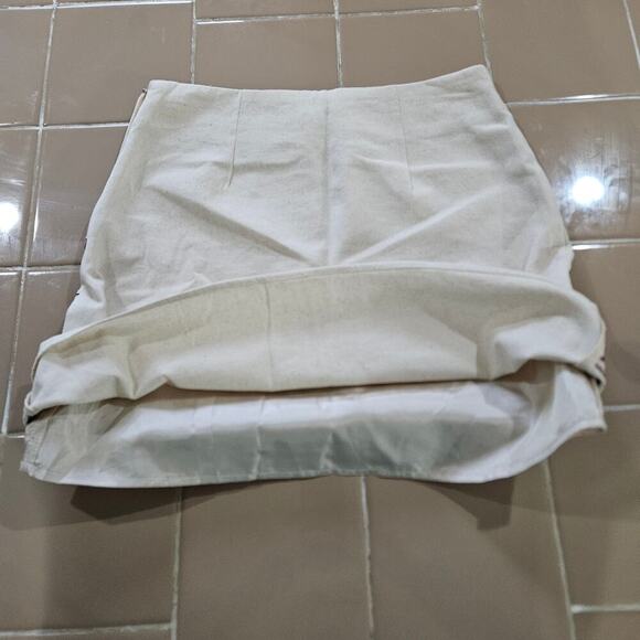 NWT! Blu Pepper Geometric Embroidered Cream Mini Skirt. Size Small. - Picture 3 of 6